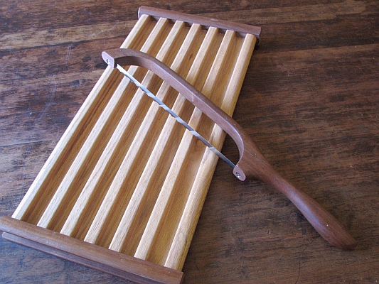 Bread board and bread saw